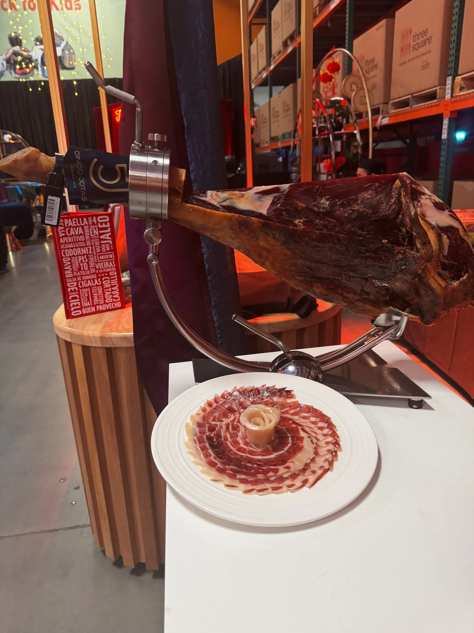 Emplatado de jamón ibérico en una boda