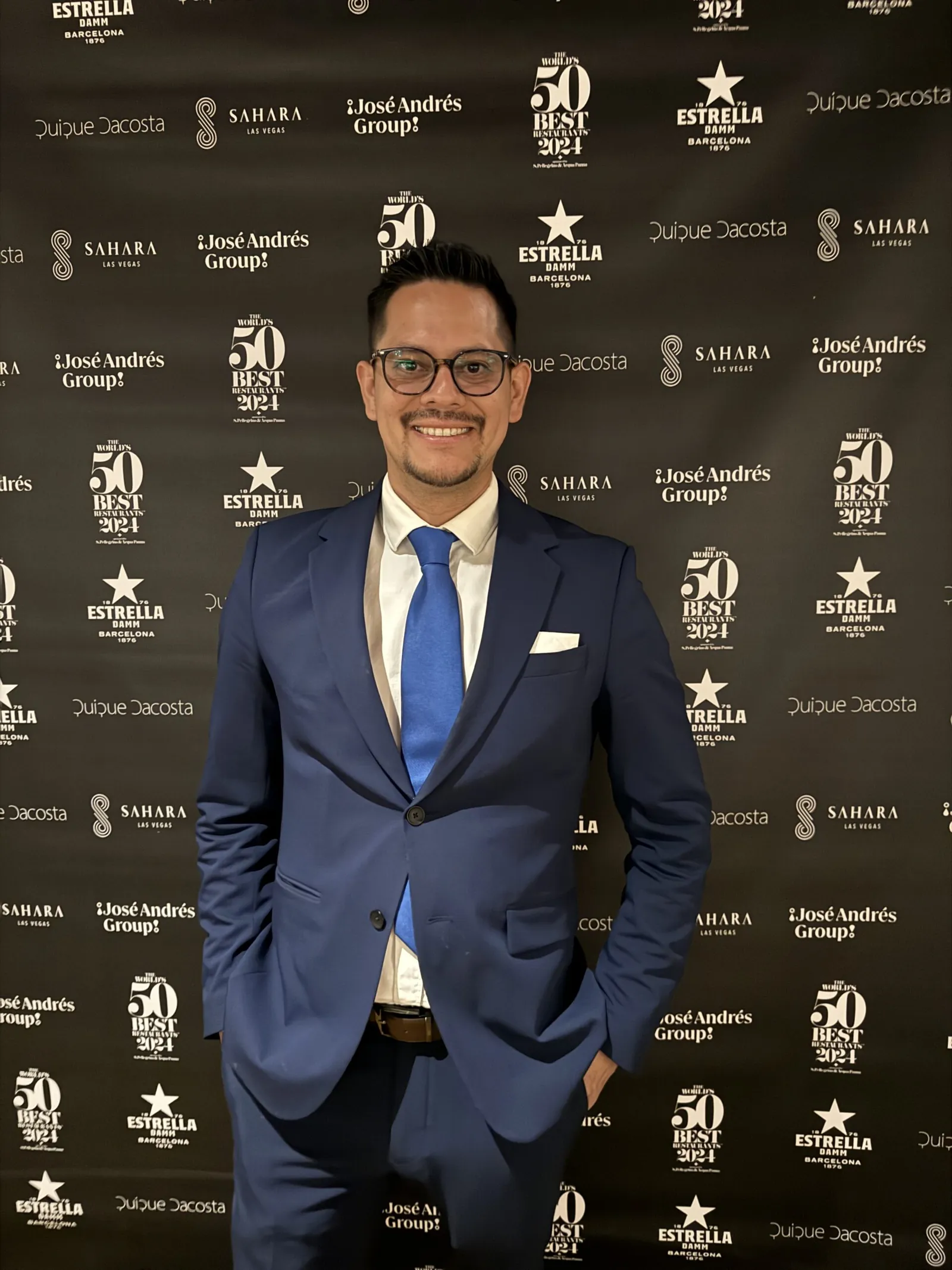 Servicio de corte de jamón en un evento corporativo de gala