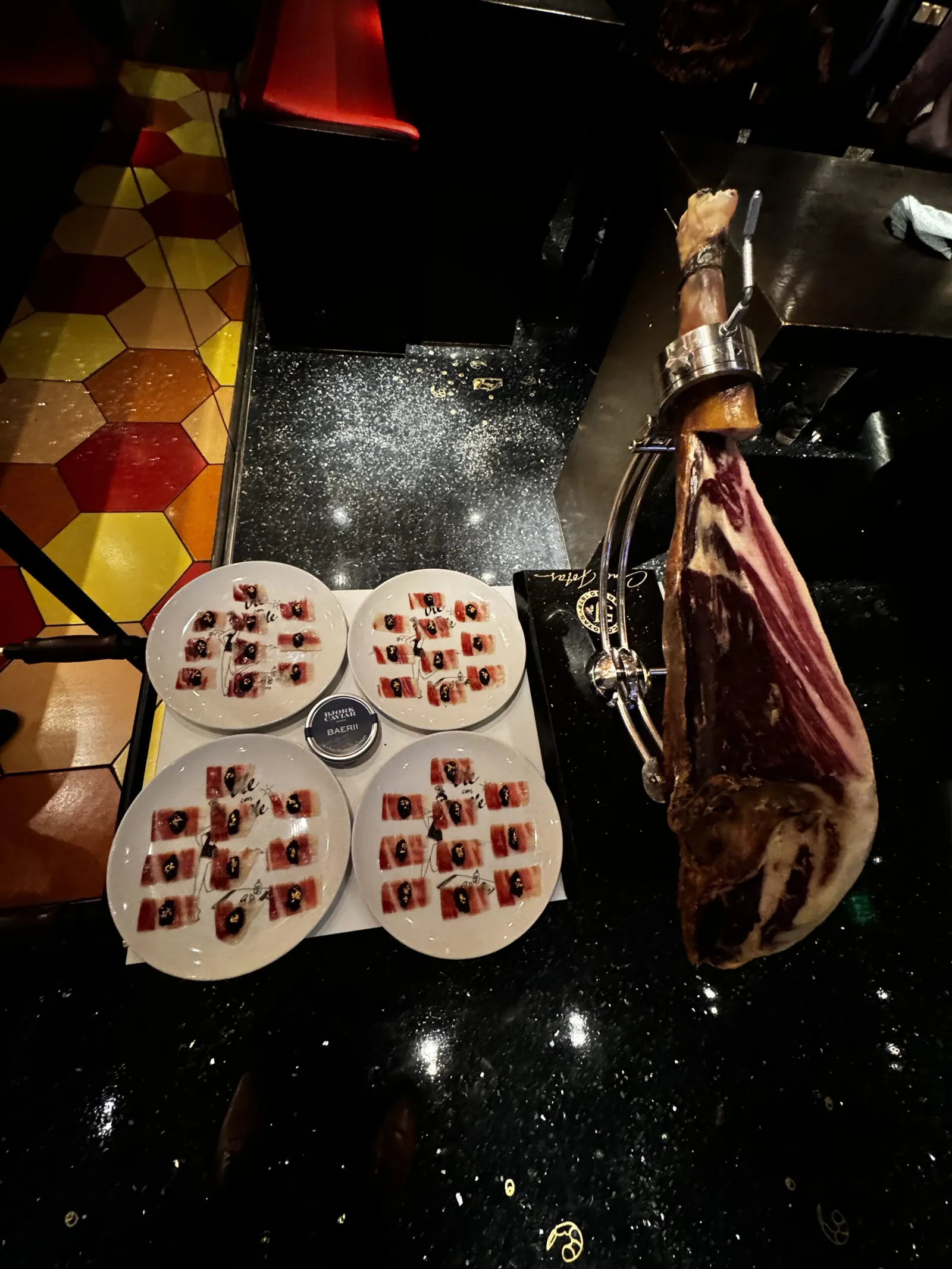 Servicio de corte y emplatado de jamón de Josué Veloz